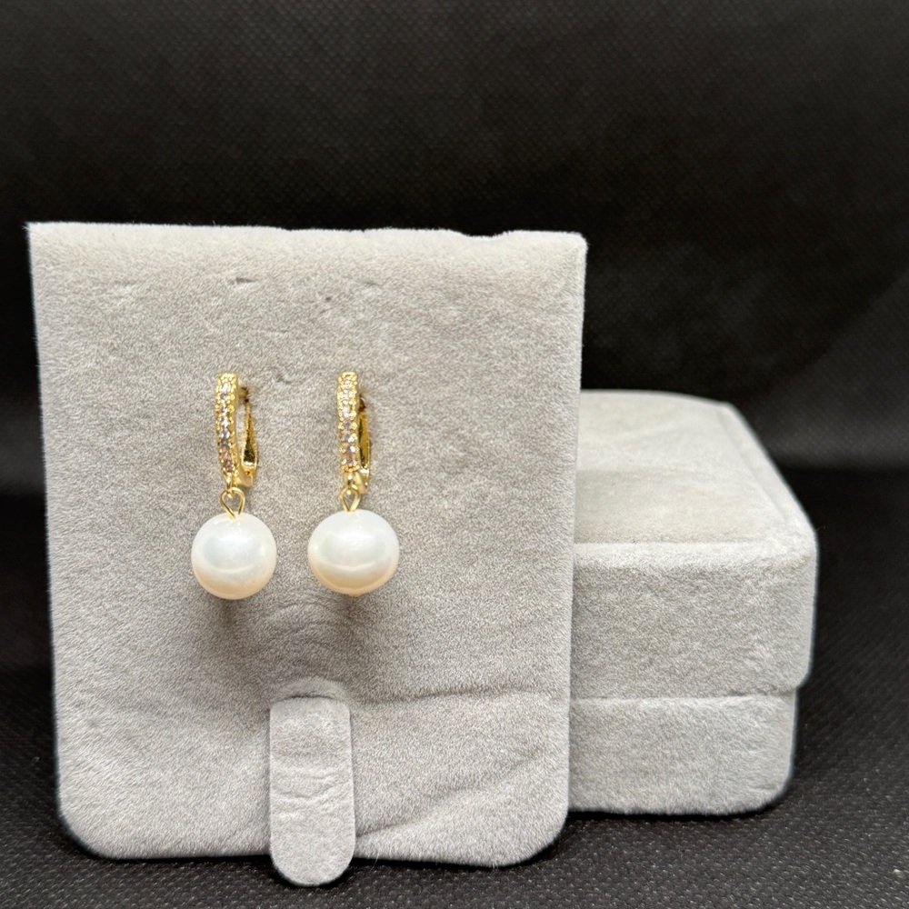 Elegant Gold and Pearl Drop Earrings